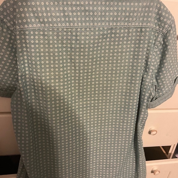 Medium button down - Picture 2 of 2